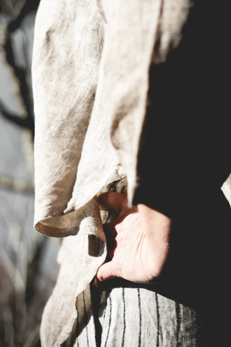 Attitude V-Neck Fancy Linen Blouse, Washed Cashmere